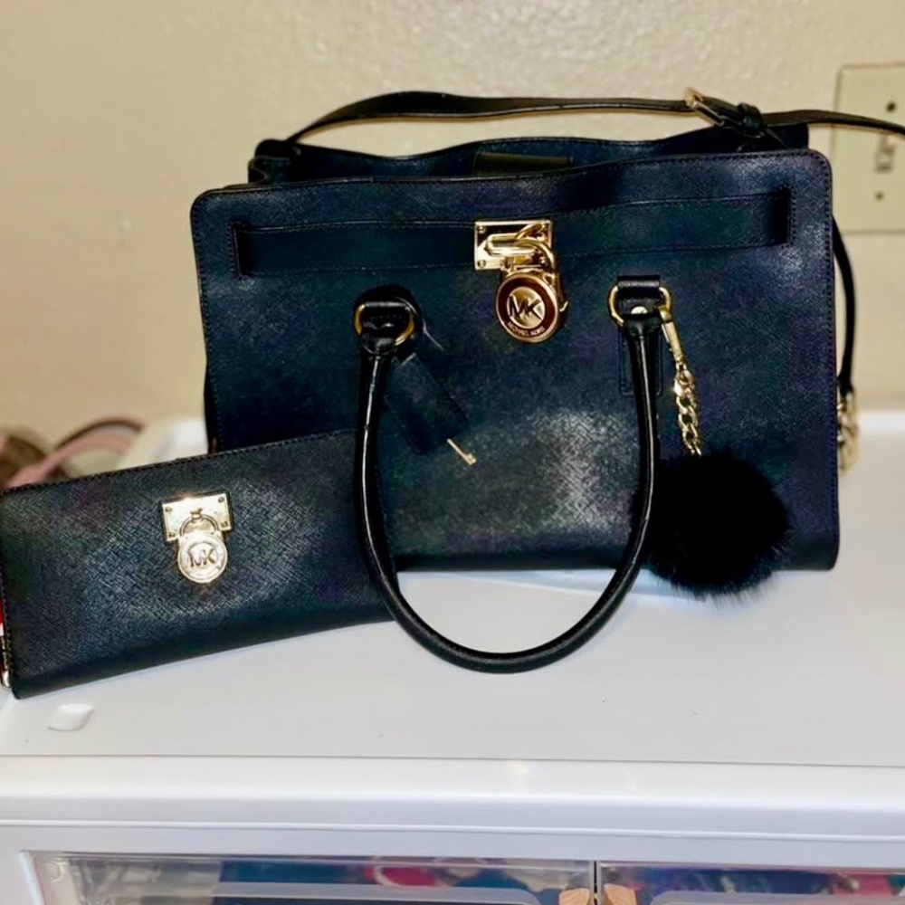 Michael Kors Bag with matching wallet!